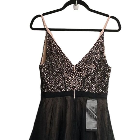 BCBGMAXAZRIA Geometric Floral Lace Tulle Midi Dress Black Pink M - Picture 8 of 8